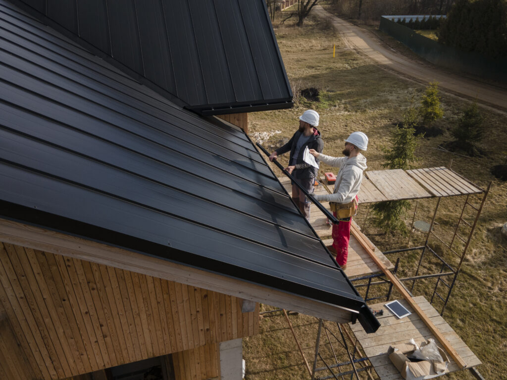 full shot roofers working with helmets